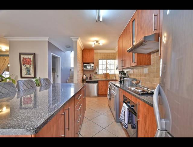 3 BEDROOM TOWNHOUSE FOR SALE IN WILGEHEUWEL